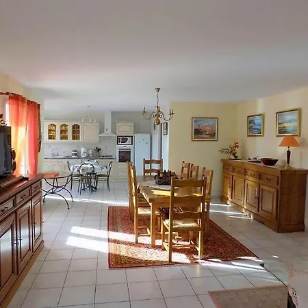 St Palais Sur - Belles Prestations Pour Cette Maison Individuelle